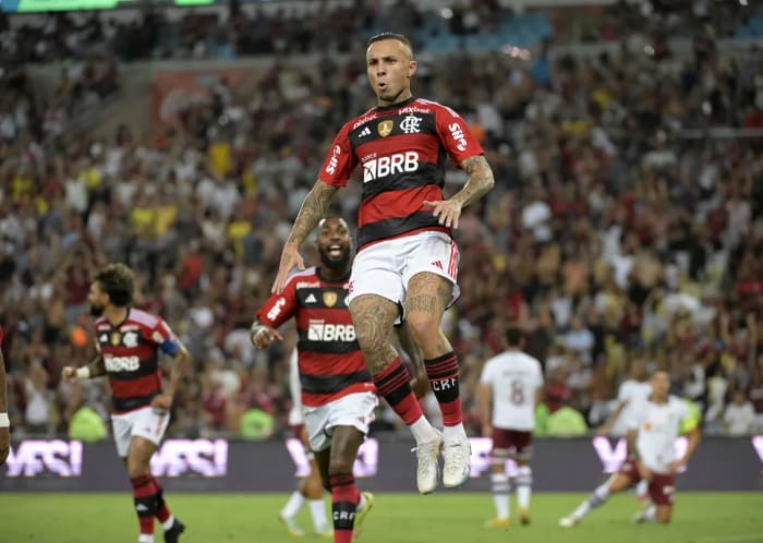 Everton Cebolinha vive bom momento, apesar de quedas do Flamengo