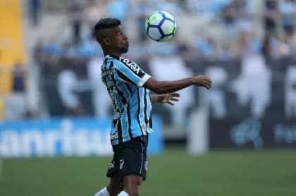 Lateral aguarda nova reunião para renovar com o Grêmio