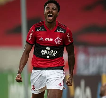 Vitinho celebra boa fase no Flamengo: Números importantes