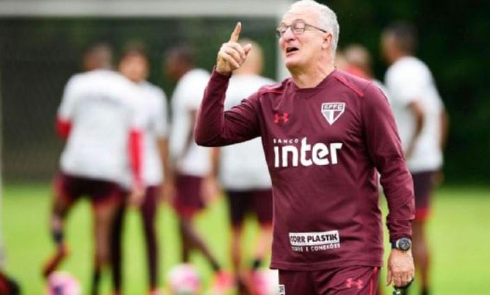 Dorival também já foi salvador da pátria no São Paulo; agora tenta não repetir no Flamengo o que sofreu no Morumbi