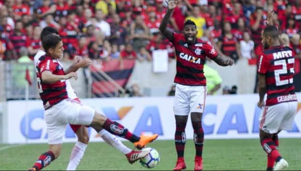 Confira os melhores momentos da vitória do Mengão sobre o internacional no Maracanã