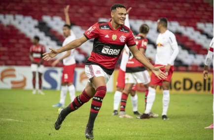 Após golaço de bicicleta, Rodrigo Muniz lamenta derrota do Flamengo: Controlamos o jogo todo