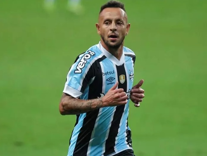 Não tenho titular, Felipão desconversa ao falar sobre Rafinha novamente no banco