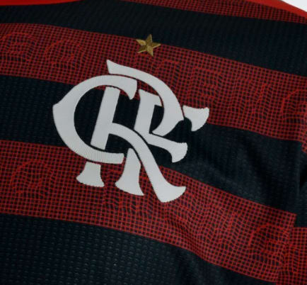 [COMENTE]: Aprovado? Veja fotos do nova camisa do Flamengo que já está a venda