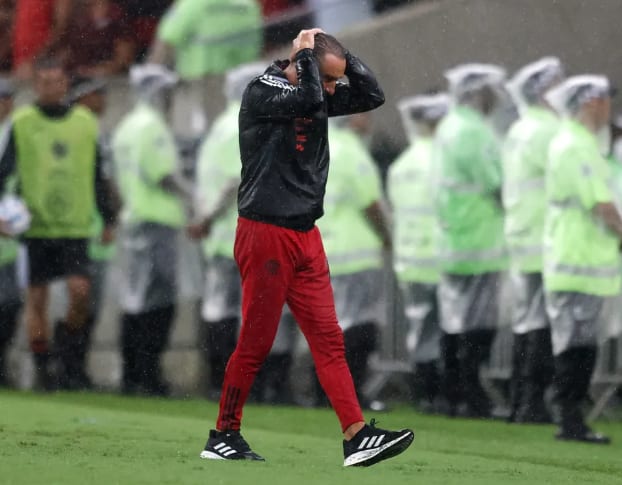 Vítor Pereira lamenta perda de títulos em início no Flamengo: Não é como começa e sim como acaba