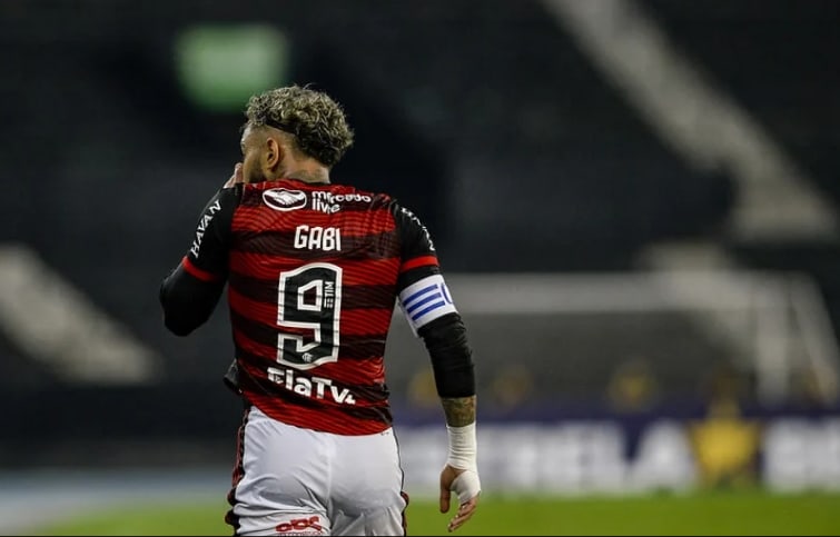 Gabigol fará duelo particular com dupla do Vasco em busca da sétima artilharia pelo Flamengo