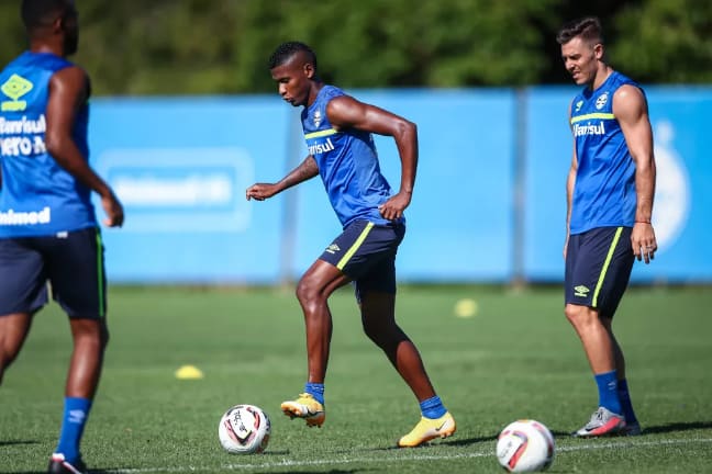 Com quatro reforços, Grêmio faz primeiro treino com bola da pré-temporada