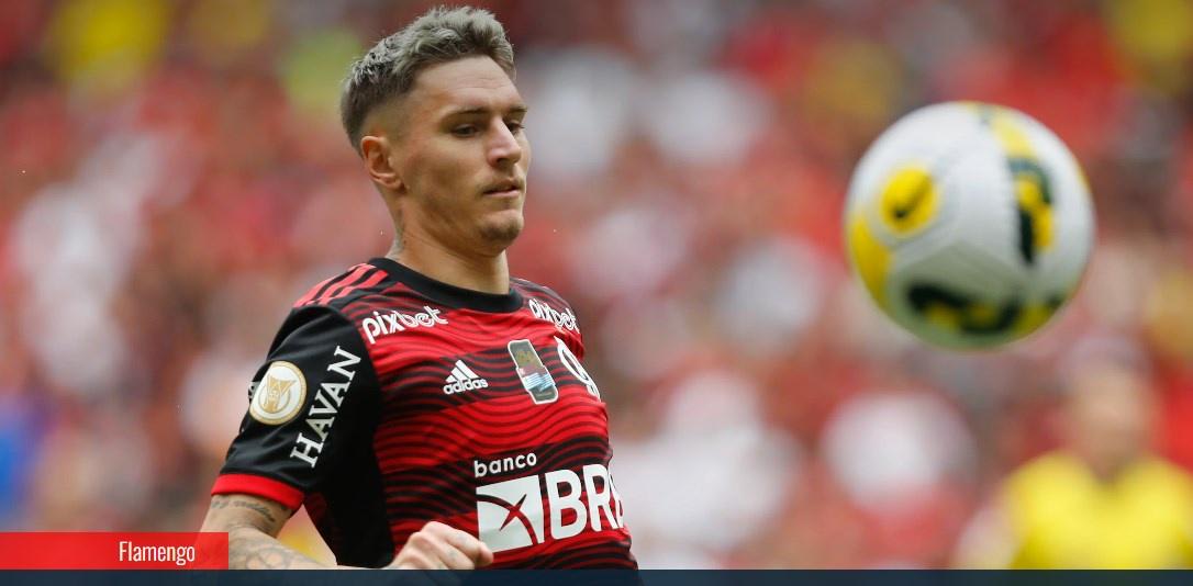 Ele fica! Flamengo anuncia pré-contrato e garante permanência de Varela até 2025