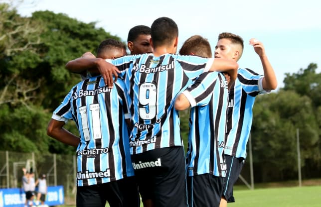 Grêmio bate o Flamengo e reassume liderança do Brasileiro Sub-17