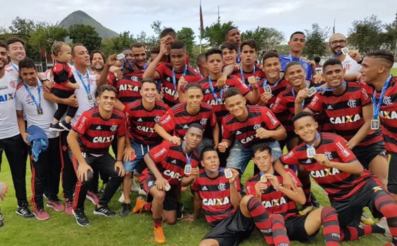 Nesta sexta, Flamengo pode chegar ao 19º título da temporada no futebol de base