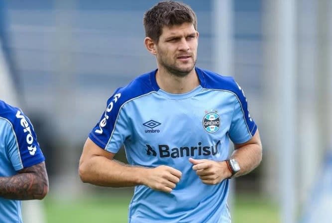 Grêmio tem confiança em manter Kannemann apesar de insistência argentina