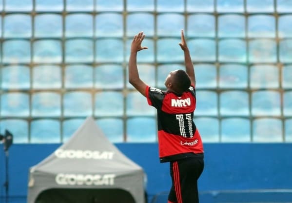 Zinho rasga elogios para joia da base do Flamengo: Vi voando
