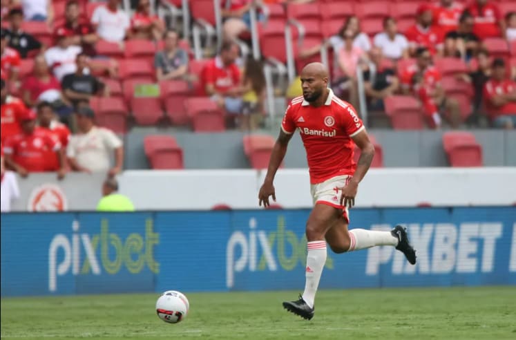 Cruzeiro faz consulta por Rodrigo Moledo, mas zagueiro deseja seguir no Inter