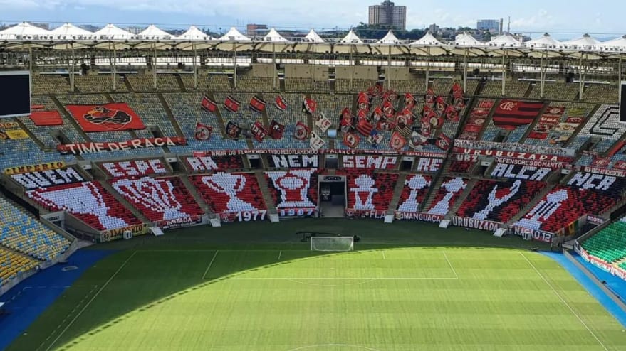 Torcedores do Flamengo contra-atacam e provocam Fluminense com mosaico para a final