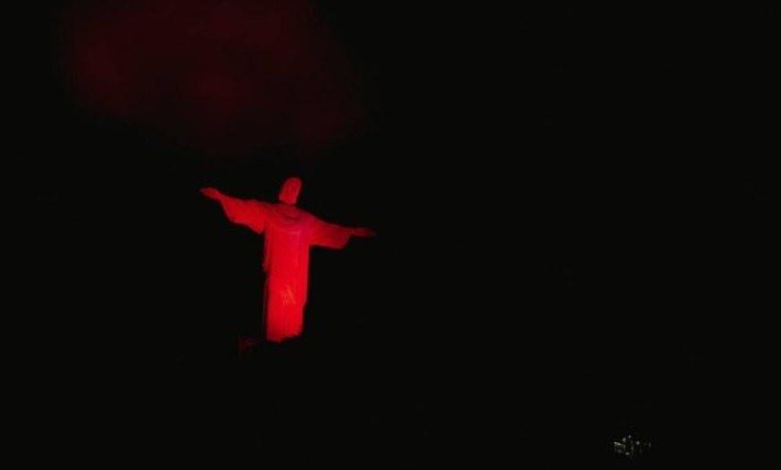 Cristo redentor rubro-negro: Flamengo recebe homenagem após classificação para a final da Libertadores