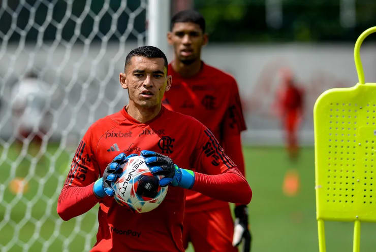 Santos absorve críticas, pega segundo pênalti pelo Flamengo e tenta retomada