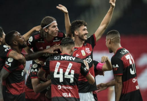 Flamengo faz ajuste na defesa após goleada