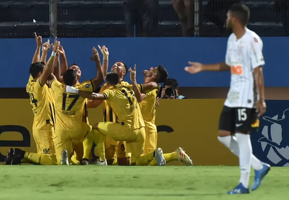 Técnico peregrino e meia mago: conheça o Guaraní, rival do Grêmio na Libertadores