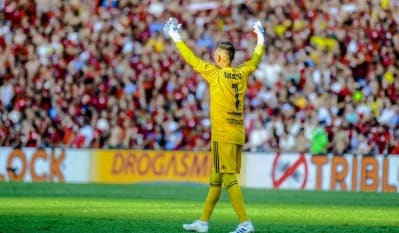 Flamengo: Diego Alves apresenta lombalgia e desfalca o time na estreia do Brasileirão