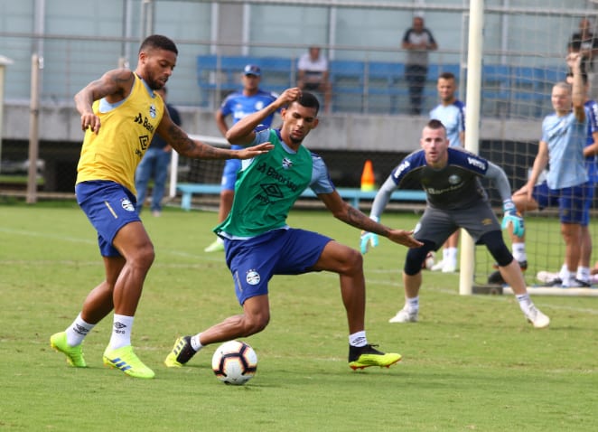 Grêmio faz treino físico e técnico voltado para a partida contra o Libertad