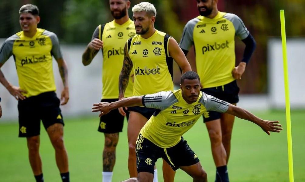 Flamengo define time titular no clássico contra o Fluminense.