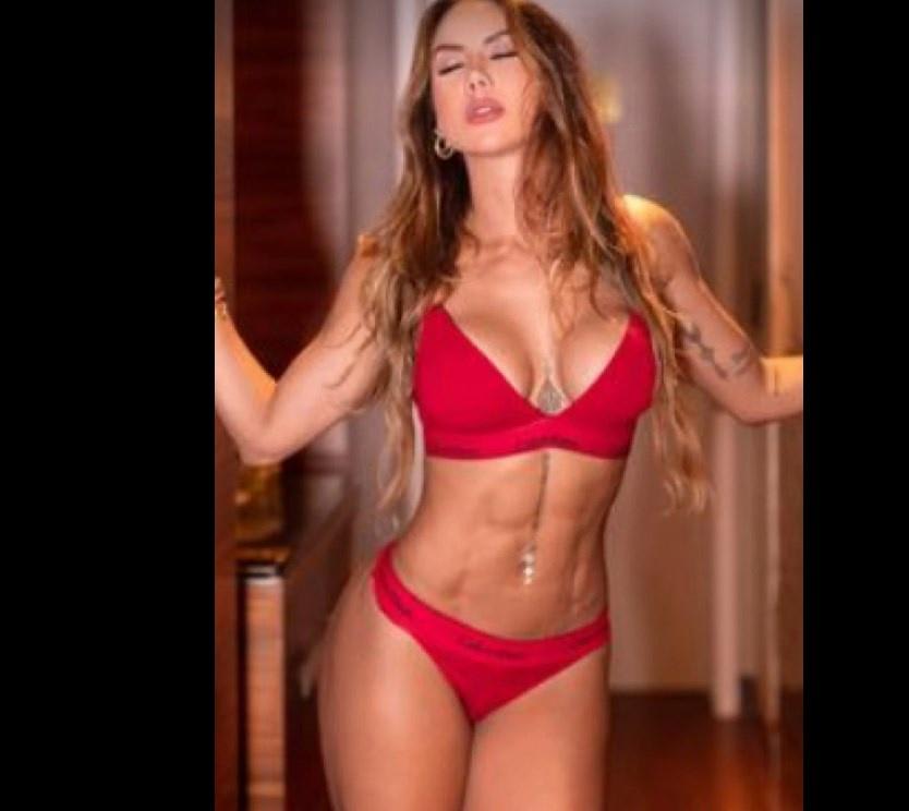 Mulher de jogador do Flamengo divulga ensaio com lingerie vermelha e bomba no Instagram