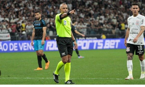 CBF afasta Wilton e equipe do VAR após erro por pênalti não marcado em Corinthians x Grêmio