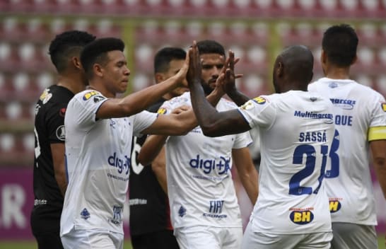 Jogadores destacam seriedade do Cruzeiro em jogo fácil diante do Lara