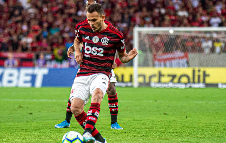 [COMENTE]: Como você avalia o desempenho do Flamengo na vitória diante do Atlético-MG?