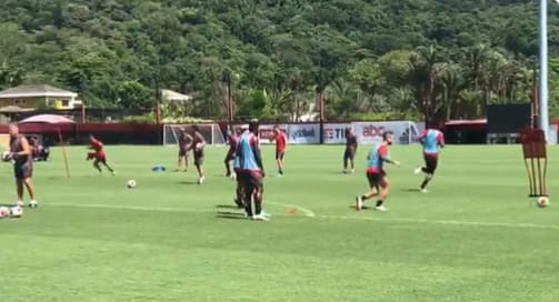 Flamengo realiza treino na manhã deste sábado (22), no Ninho do Urubu