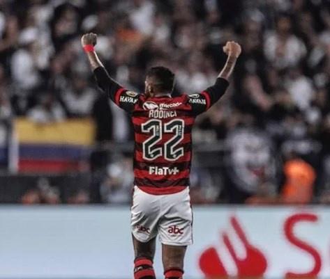 Fim do ciclo? Boa fase não afeta decisão em consenso por fim de ciclo de Rodinei no Flamengo