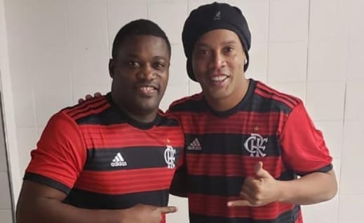 Em redes sociais, Ronaldinho não esconde prazer em vestir novamente a camisa do Flamengo