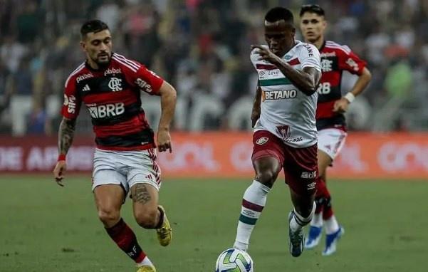 Com duas expulsões, Flamengo e Fluminense não saem do empate em jogo pelo Brasileirão