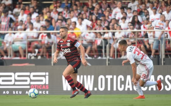 [ENQUETE]: Você acha que Diego deveria ser titular do time do Flamengo?