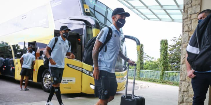 Grêmio desembarca em Atibaia para período de treinos antes de final contra o Palmeiras