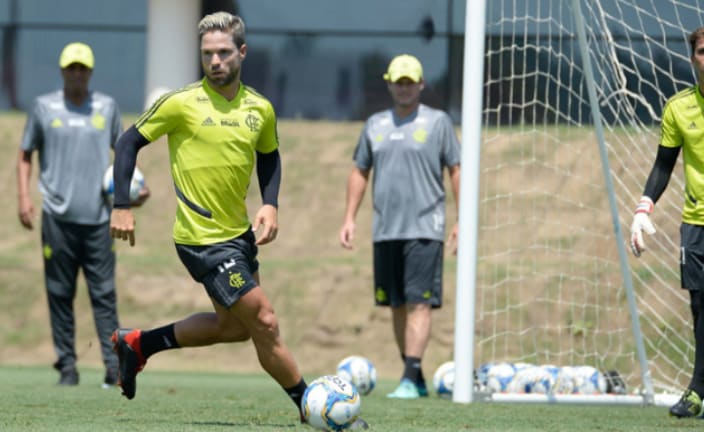 Treinos indicam que Diego pode ser titular na partida contra o Athletico-PR