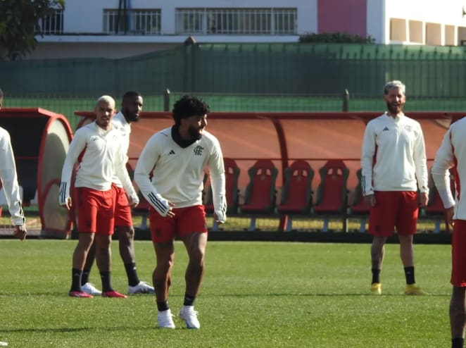 Sorridente e driblador, Gabigol anima último treino do Flamengo antes da estreia