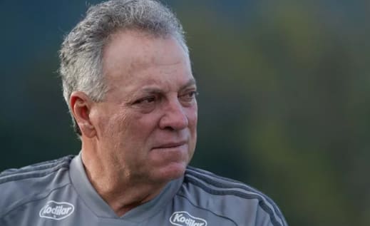 Mauro Cezar diz que Abel tem obrigação de escalar Arrascaeta como titular contra o Vasco