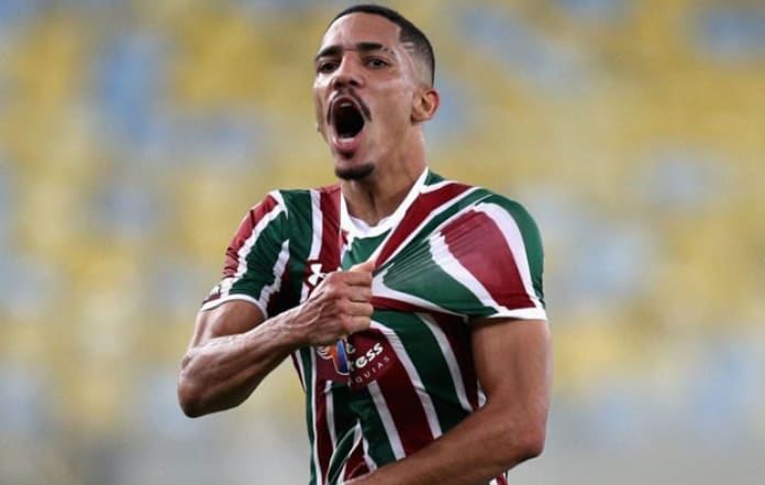 Comentarista diz que Gilberto, do Fluminense, é superior a Rafinha