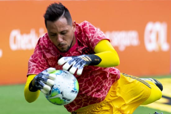 Apresentador vê negociação entre Fla e Diego Alves como grande trapalhada