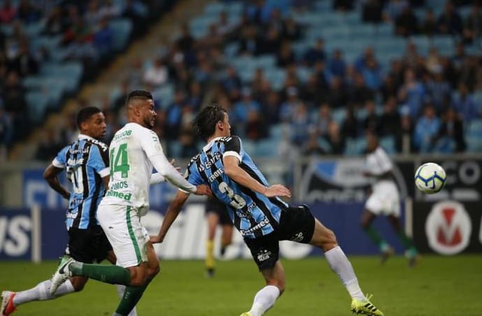 Em jogo movimentado, Grêmio fica no empate com a Chapecoense na Arena