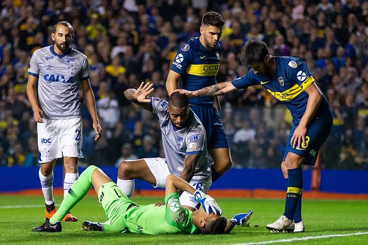 Temos que respeitar, diz técnico do Boca sobre anulação da suspensão de Dedé, do Cruzeiro