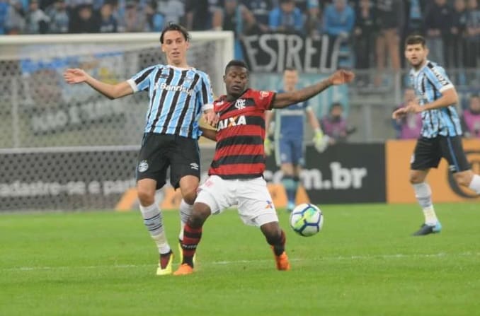 Jogadores do Grêmio reconhecem que recuo foi fatal