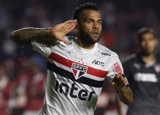 Daniel Alves no Flamengo? Segundo jornalista São Paulo pensa em negociar camisa 10 com o Fla