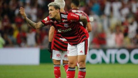 Pedro é abraçado na seleção e ganha torcida do elenco do Flamengo