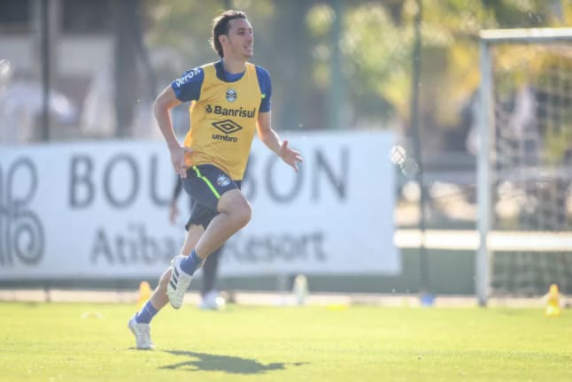 Geromel participa de treino e pode retornar contra o Bragantino, veja a provável escalação