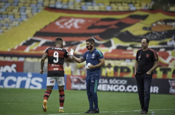 Análise: quinteto deixa dúvida, mas Flamengo mostra evolução física e defensiva em goleada