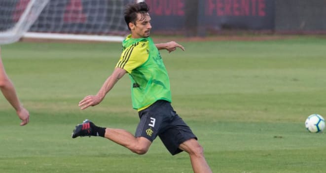 Rodrigo Caio e Vitinho treinam com o grupo e devem voltar contra o Inter