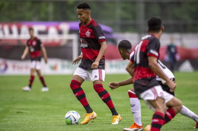 Brasileiro sub-20: com Noga, Ramon e Lázaro, Flamengo perde de virada para o Vitória na Gávea