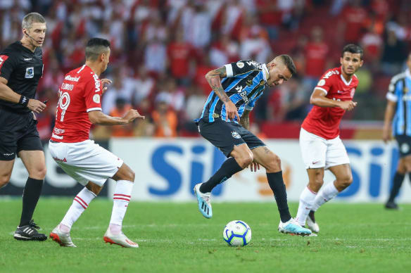 Com times alternativos, Grêmio e Inter empatam em 1 a 1 no clássico 421